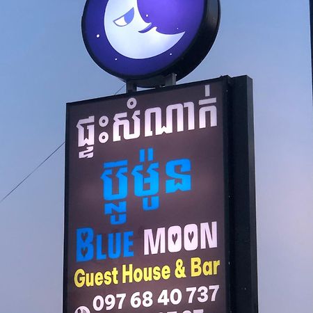 Blue Moon Guesthouse And Bar Kampot Esterno foto